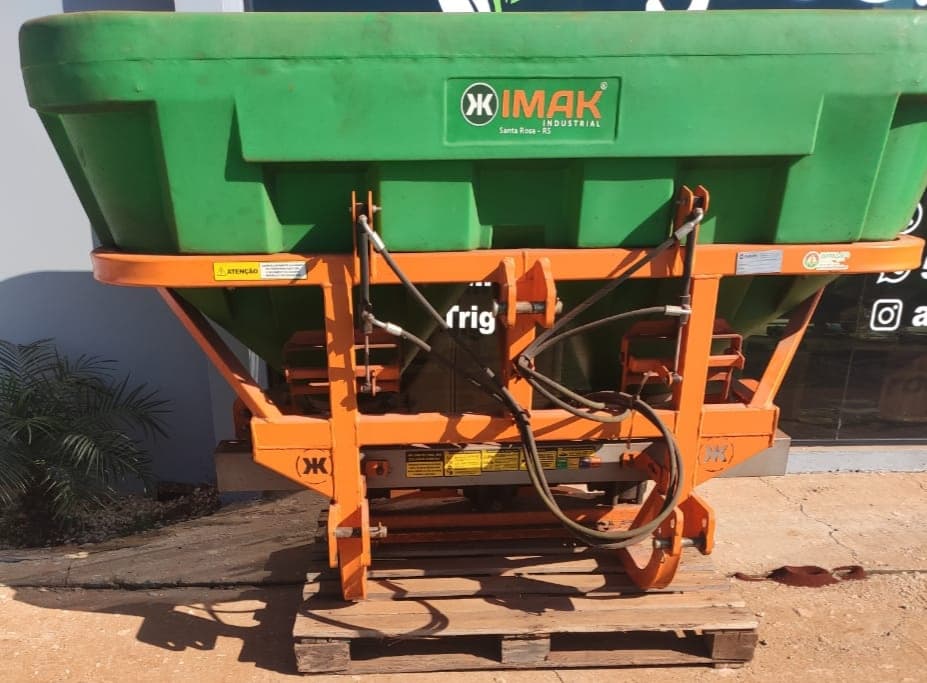 Distribuidor de fertilizantes IMAK Modelo DF 1300 - 2