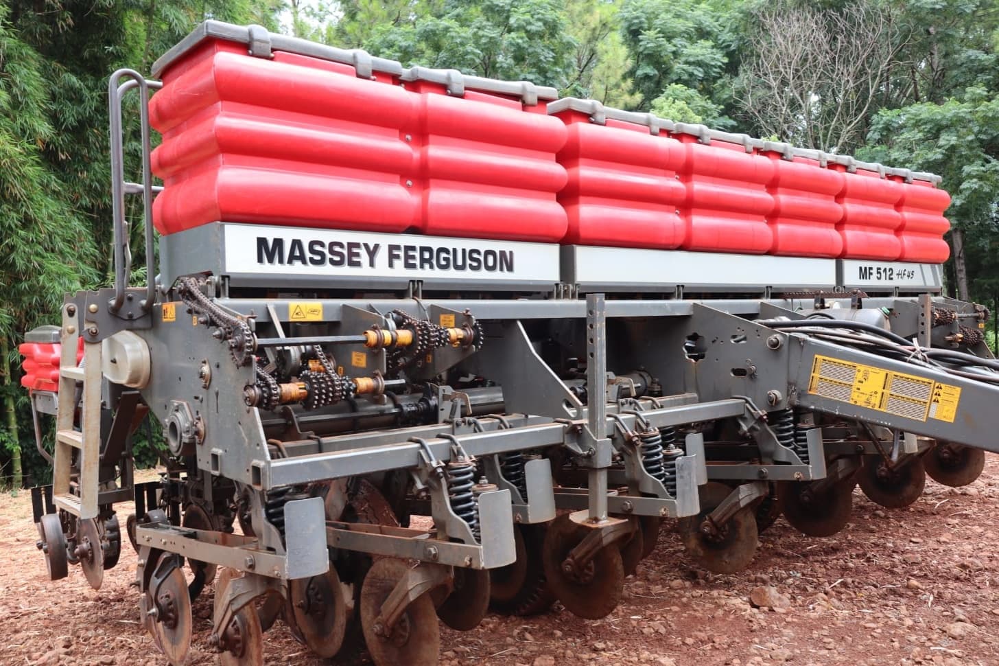 Plantadeira Massey Ferguson Modelo MF 512 12 Linhas