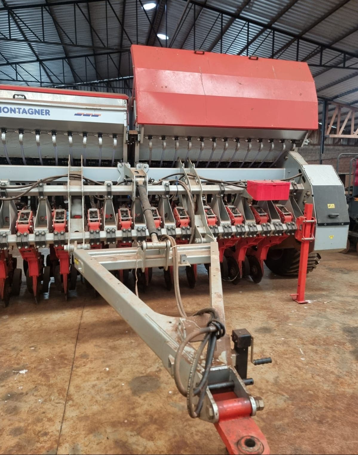 Semeadeira Montagner 25 linhas de 17 cm - Alta capacidade de carga, Maior autonomia do mercado - 2