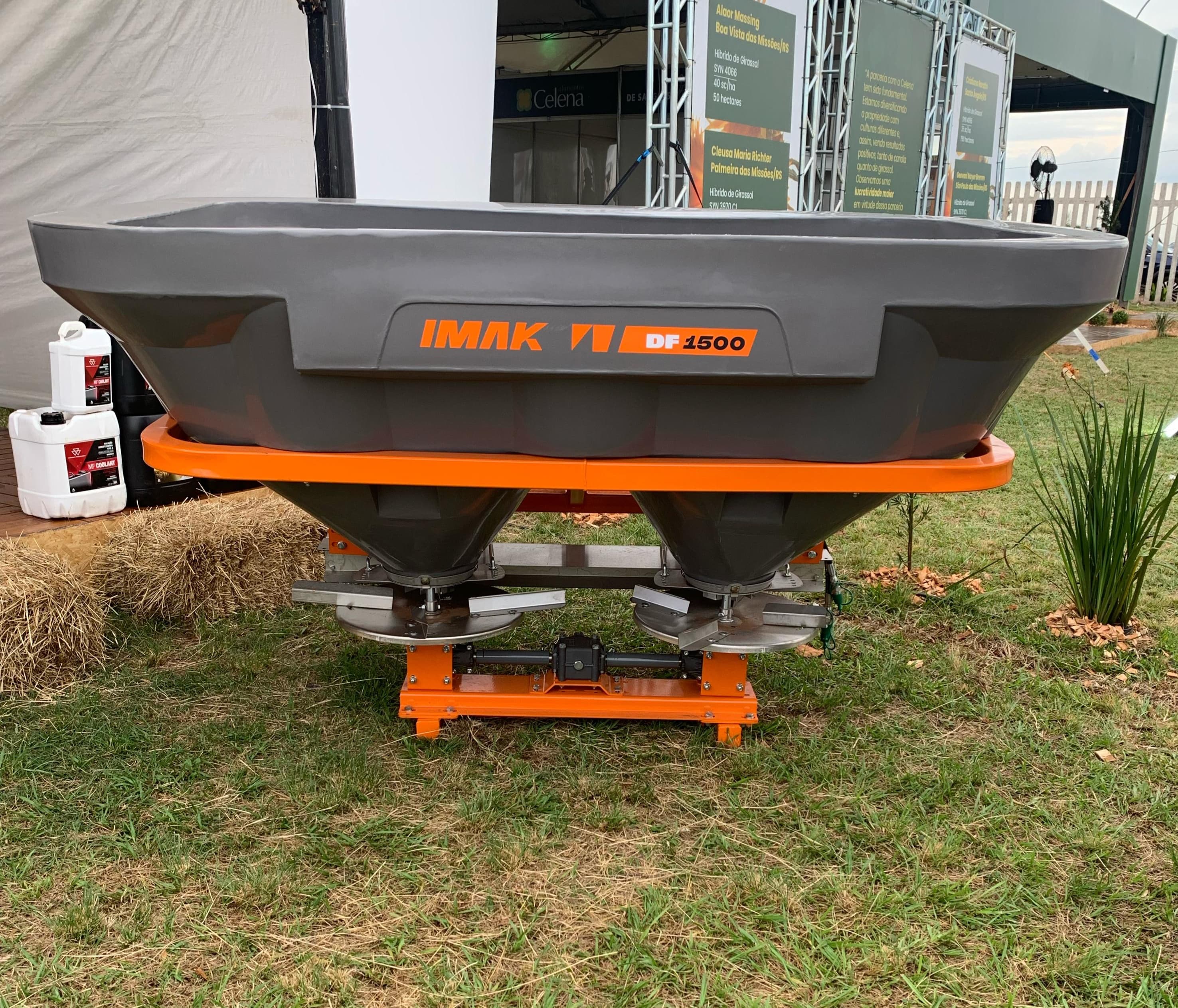 Distribuidores de fertilizantes IMAK - NOVOS - Opções de 800 kg 1500 kg e 1700 kg Preço imbatível